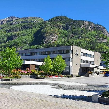 Bremanger Fjord Hotell Svelgen Kültér fotó