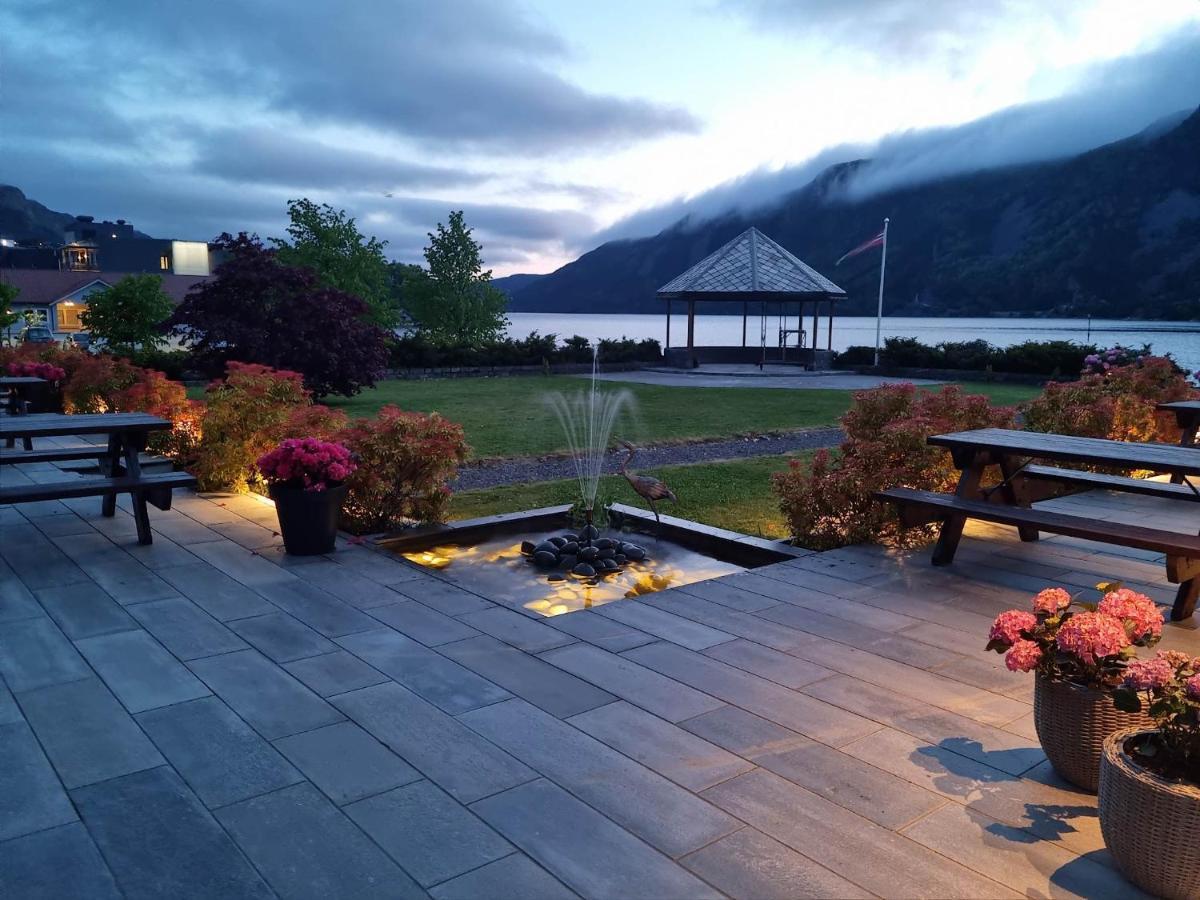 Bremanger Fjord Hotell Svelgen Kültér fotó