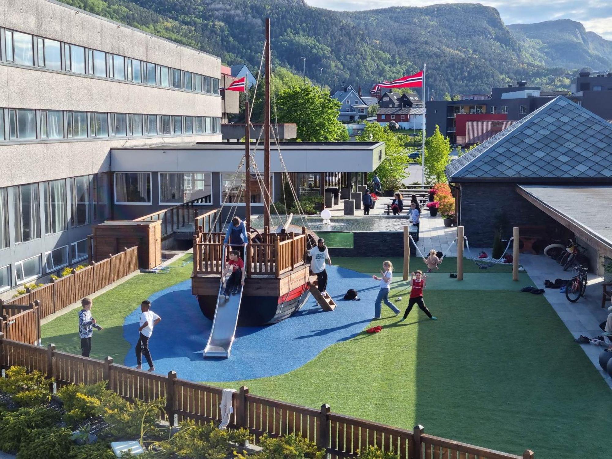 Bremanger Fjord Hotell Svelgen Kültér fotó